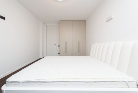 Cách diệt mạt bụi trong nệm phòng ngủ - Hình ảnh minh họa chuẩn y khoa Ôm Care (1)