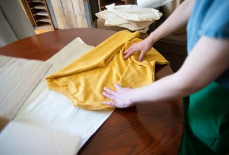 Giặt đồ lót bằng sữa tắm có sao không - Hình ảnh minh họa chuẩn y khoa Ôm Care (1)