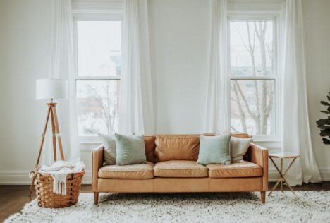 Giặt ghế sofa nhung tại nhà đúng cách - Hình ảnh minh họa chuẩn y khoa Ôm Care (1)