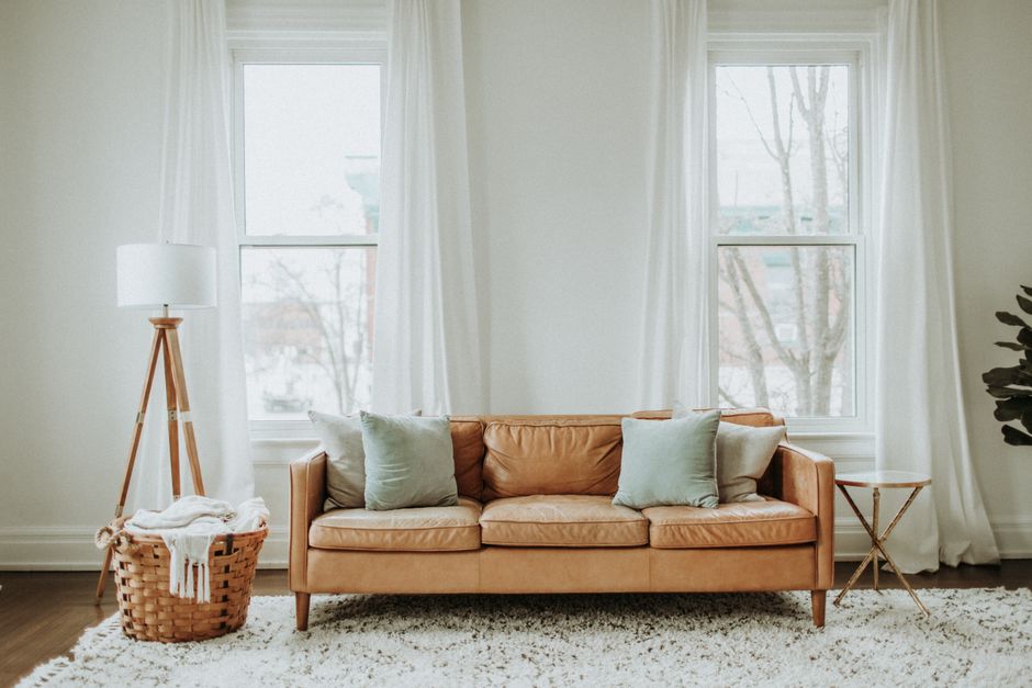 Giặt ghế sofa nhung tại nhà đúng cách - Hình ảnh minh họa chuẩn y khoa Ôm Care (1)
